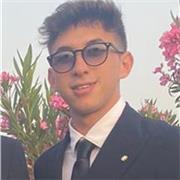 Laureato Magistrale in Saxofono impartisce lezioni di Saxofono, Solfeggio, Storia della Musica, Teoria Musicale, Fondamenti di Composizione